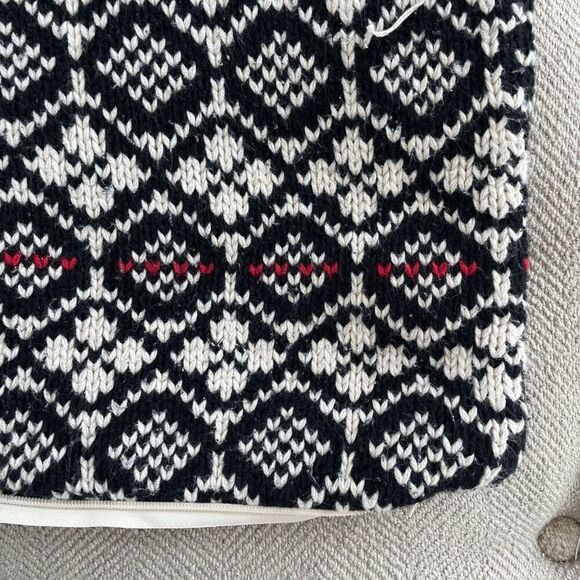Pottery Barn Lexington Fair Isle Sweater Knit Square Pillow Cover Black Red - Picture 6 of 9